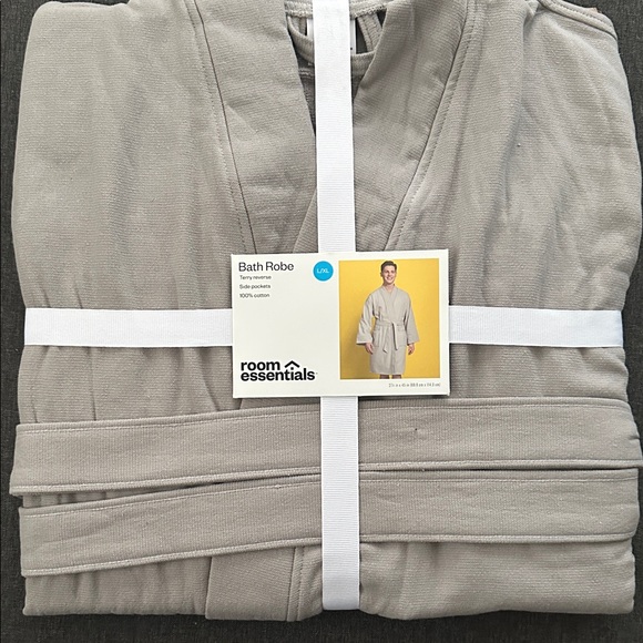 🆕 Room Essentials Gray Bath Robe
100% cotton - Picture 4 of 7